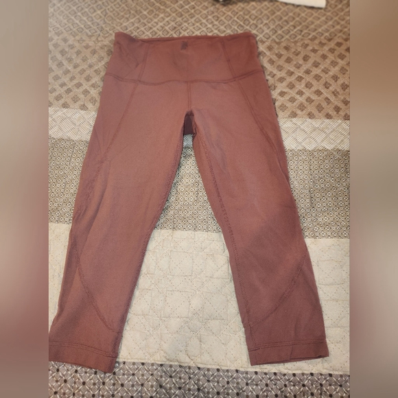 NWOT Athleta Salutation Capri Leggings - Picture 8 of 8